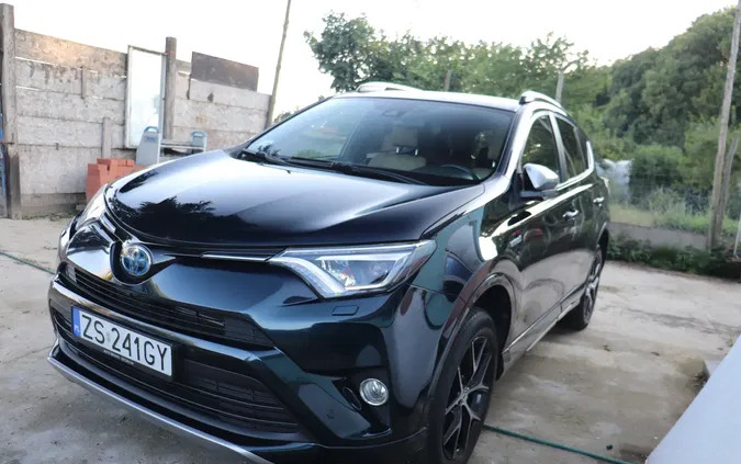 samochody osobowe Toyota RAV4 cena 97000 przebieg: 135000, rok produkcji 2017 z Dukla